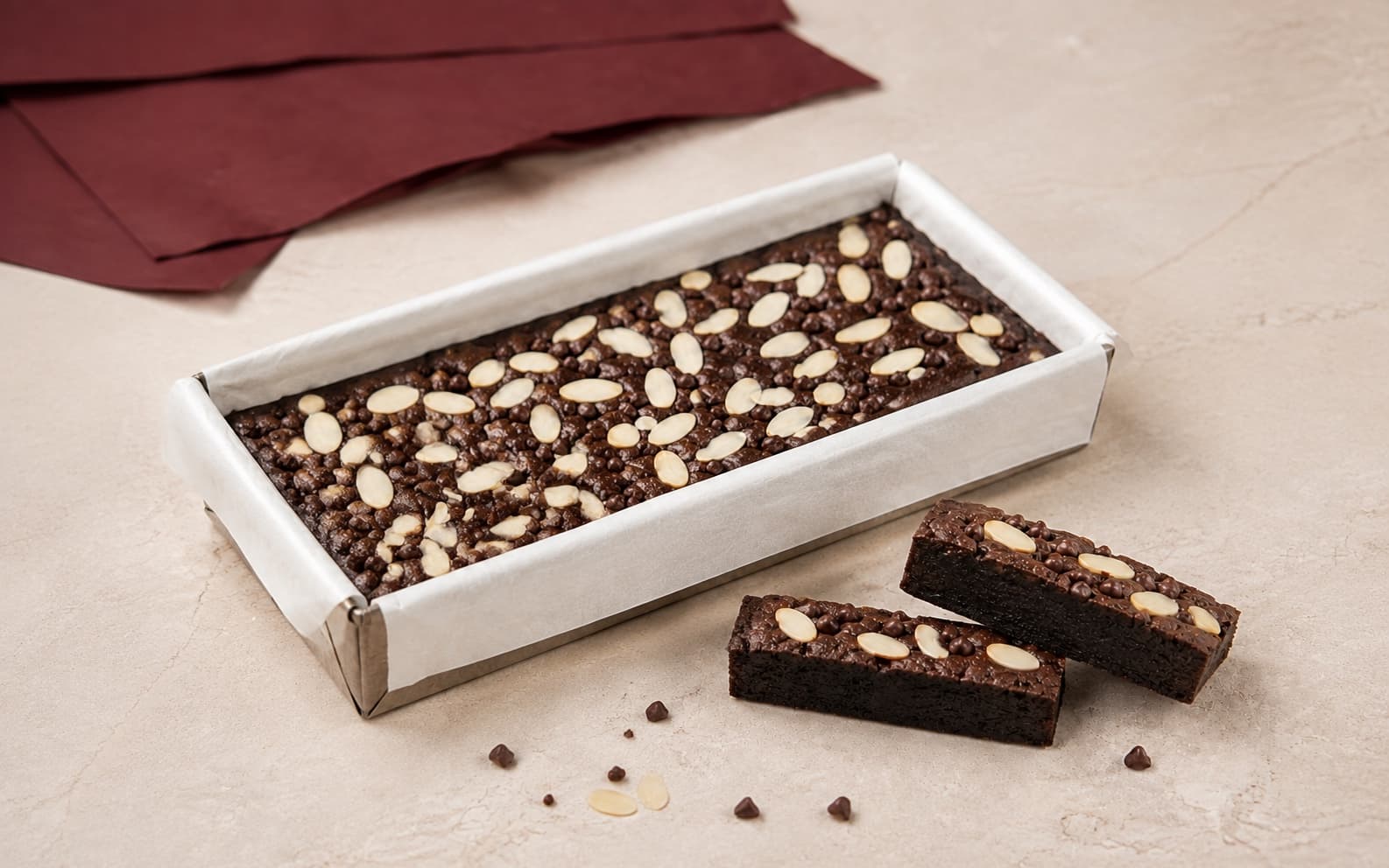 Fudgy Brownies dengan almond dan chocolate chips
